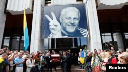 Men carry the coffin containing the body of Pavel Sheremet during his memorial service in Kyiv in July 2016.