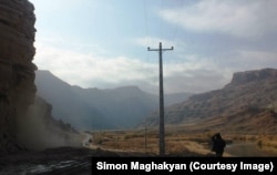 The road in Iran that runs alongside the border with Azerbaijan’s Naxcivan exclave. The site where Julfa stood is visible in the background on the right of the photo.