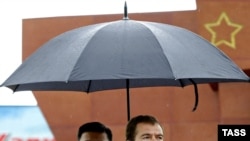 Mongolian President Tsakhia Elbegdorj (left) with his Russian counterpart, Dmitry Medvedev, at a wreath-laying ceremony in Ulan Bator on August 26.