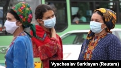 Although the coronavirus officially does not exist in Turkmenistan, the authorities have been advising citizens to wear masks due to the potentially harmful effects of "dust." 