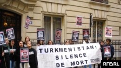 Activists protest against abuses of press freedoms outside the Turkmen Embassy in Paris in September