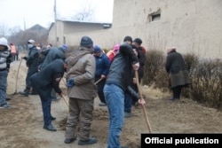 "Voluntary" renovation work in the village of Bunyodkar.