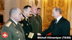 Russian General Nikolai Tkachyov (left) attends a meeting with President Vladimir Putin (right) at the Kremlin in 2007.