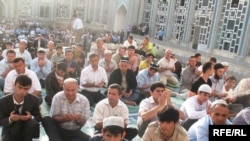 Worshipers at the central mosque in the Tajik capital, Dushanbe.