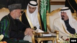 Saudi King Abdullah bin Abdulaziz Al Saud (right) meeting with Afghan President Hamid Karzai (left) at King Khalid airport in Riyadh in 2010.