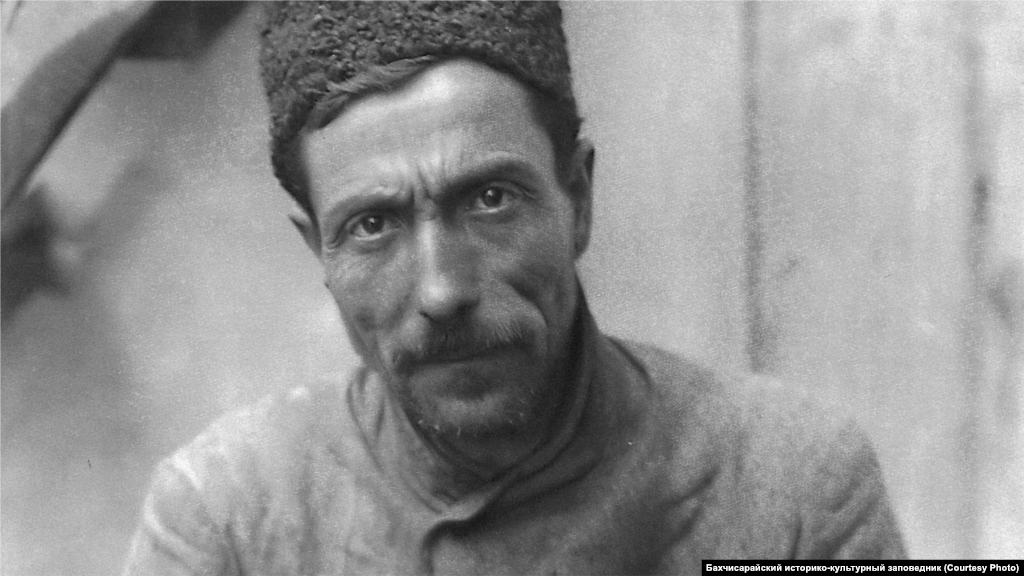 A tanner in Bakhchysaray during the 1920s. Cattle breeding was at the core of Crimean Tatar agriculture. In addition to meat, milk, and wool, livestock also provided leather. In Bakhchysaray and Karasubazar there were up to 40 leather manufactures during the 1920s.