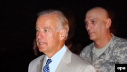 U.S. Vice President Joe Biden (left) with General Ray Odierno in Baghdad