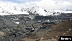 The Kumtor mine lies in the Tien Shan Mountains.