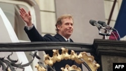 Vaclav Havel waves to wellwishers shortly after he took the oath as president of Czechoslovakia on December 29, 1989.