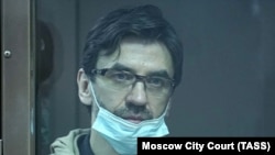 Mikhail Abyzov attends a court hearing in Moscow in March 2021.