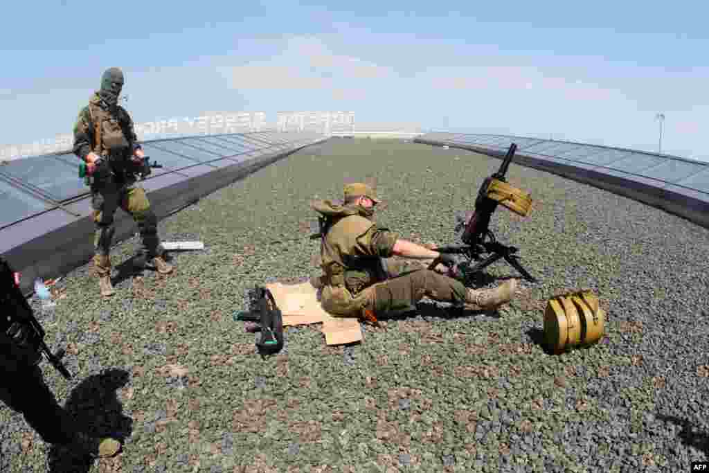 The militants set up a mortar launcher atop Donetsk&#39;s international airport.