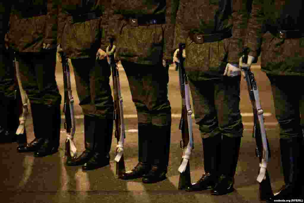 Soldiers holding weapons during the rehearsal.