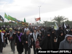 Huge numbers of Iranians take part in the Arba'een Pilgrimage each year. (file photo)