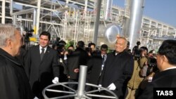 The presidents of (from left) Kazakhstan, Turkmenistan, Uzbekistan, and China attend an opening ceremony at a gas production facility in Turkmenistan. The OECD says supplying growing economies in Russia, China, and India is both blessing and curse.