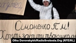 People in Donetsk protest against closure of a school with education in Ukrainian.