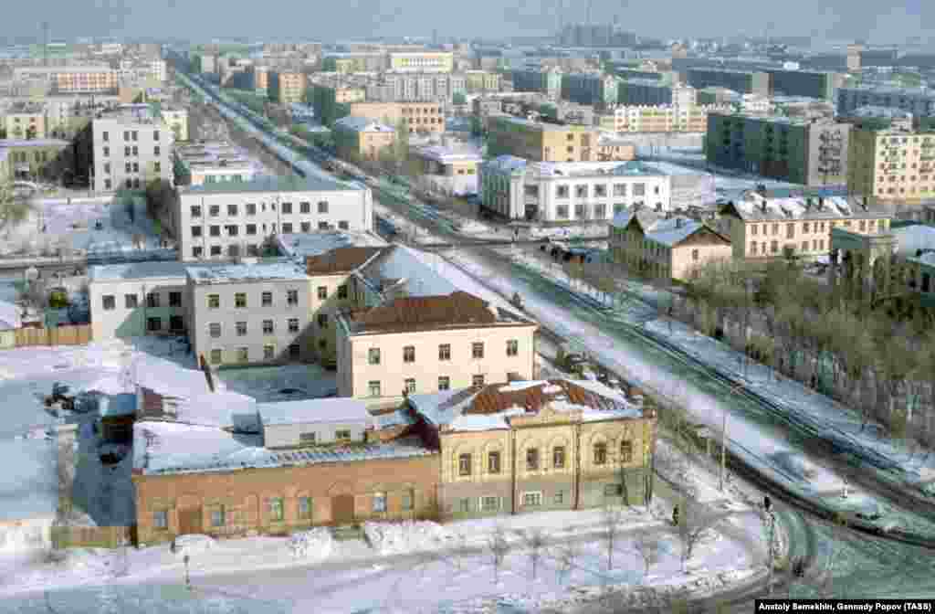 During the Soviet era, the town (pictured in 1979) was chosen as one of the centers for an ill-fated project to transform the steppes of the Kazakh Soviet Socialist Republic into a sea of wheat.