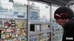 A man shops at a tobacco shop in Moscow. (file photo)