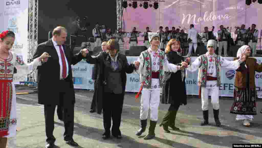 The National Wine Day festivities brought out several dignitaries, including Agriculture Minister Vasile Bumacov (second from left), whose ministry oversees wine production.