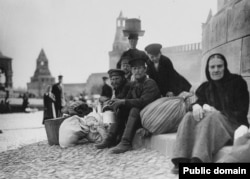 Russians relaxing on Red Square