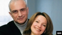 Yulia Tymoshenko and her husband, Oleksandr, in Kyiv in a 2004 photo. Unlike his publicity-savvy wife, Oleksandr has remained largely out of the limelight during their 32-year marriage.