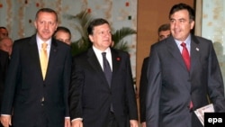 Turkish Prime Minister Recep Tayyip Erdogan, European Commission President Jose Manuel Barosso, and Georgian President Mikhail Saakashvili (from left) in Ankara for the signing ceremony on July 13