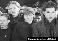 A propaganda image of a group of Tallinn workers mourning the death of Soviet leader Josef Stalin in March 1953.