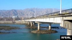 Low water in the Sirdaryo River in Tajikistan