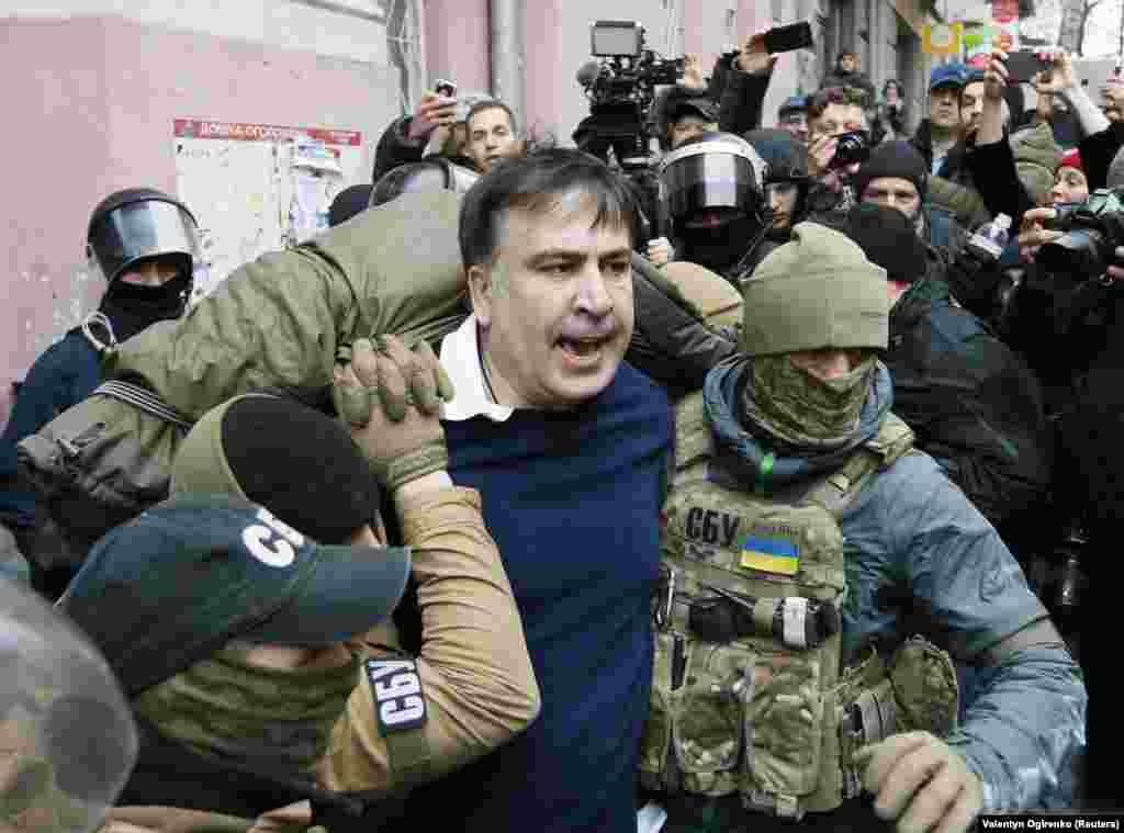 Saakashvili being hauled out of the apartment in Kyiv at around 7 a.m. on December 5