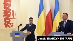 Ukrainian President Volodymyr Zelenskiy (left) holds a joint news conference with Polish leader Andrzej Duda.