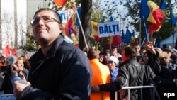 Scores of protesters had demonstrated against the detention of Balti Mayor Renato Usatii (pictured) in Chisinau on October 25. (file photo)