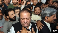 Nawaz Sharif's party looks set to control a majority of seats in the Pakistani parliament.