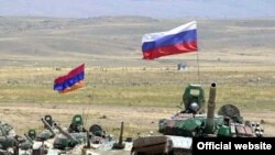 Armenian and Russian army units at a joint military exercise (file photo)