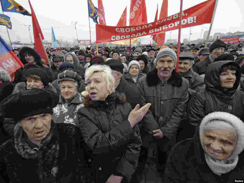 Opposition supporters rally in Vladivostok.