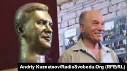 Mykola Shmatko and his sculpture titled "Among Emperors"