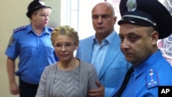 The trial of Yulia Tymoshenko (centre) has been widely criticized in the EU. 