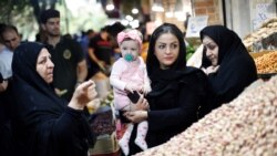 Many ordinary Iranians have been hit hard by the economic downturn. (file photo)