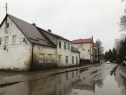 A Facebook post shows Zalesye (then called Liebenfelde) as it looked before the war. The picture above is how the town looks today.