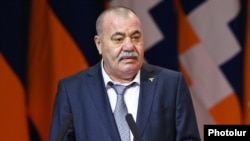 Retired General Manvel Grigorian speaks at a congress in February 2017.