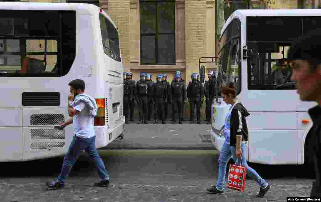 Riot police in central Baku on October 19. Journalists say mobile Internet access was also disrupted in the center of the capital, which means live-streaming video of the violence was impossible.