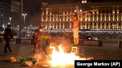 In November 2021, protest artist Pavel Krisevich was sentenced to 15 days in jail for a protest in front of the Federal Security Service’s headquarters in Moscow in which he was staged a mock crucifixion of himself over burning files.