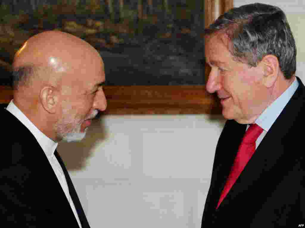 Richard Holbrooke hold talks with Afghan President Hamid Karzai at the Presidential Palace in Kabul on June 22, 2010.