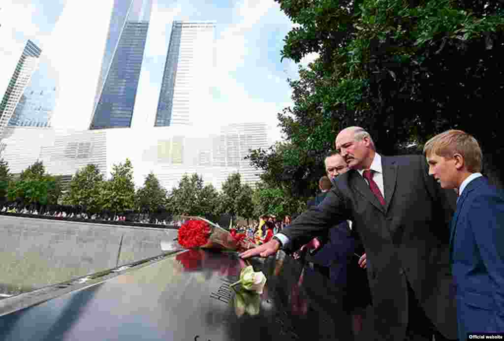 Lukashenka and Kolya lay a wreath at the September 11 memorial in New York on September 27. &nbsp;