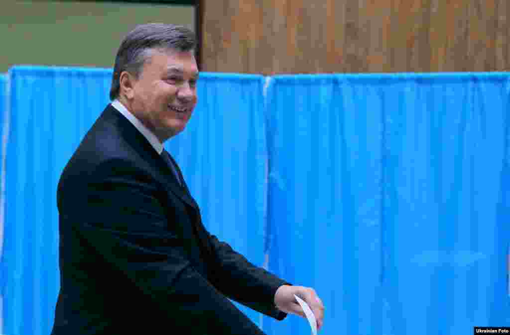 President Viktor Yanukovych, whose ruling Party of Regions led polls ahead of the October 28 vote, casts his vote at a polling station in Kyiv.