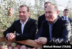 Russian President Vladimir Putin (right) with Prime Minister Dmitry Medvedev (file photo)