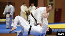 Russian President Vladimir Putin (right) taking part in a judo training session with Russia's national team.