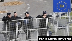 Croatian border police keep watch at a border crossing with Bosnia-Herzegovina. (file photo)