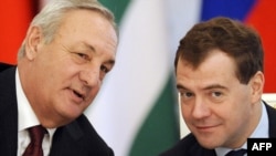 Abkhaz leader Sergei Bagapsh (left) talks with Russian President Dmitry Medvedev in Moscow.