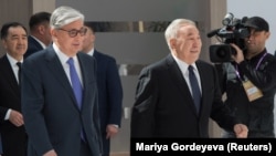 Former President Kazakh President Nursultan Nazarbaev (right) with current incumbent Qasym-Zhomart Toqaev (file photo)