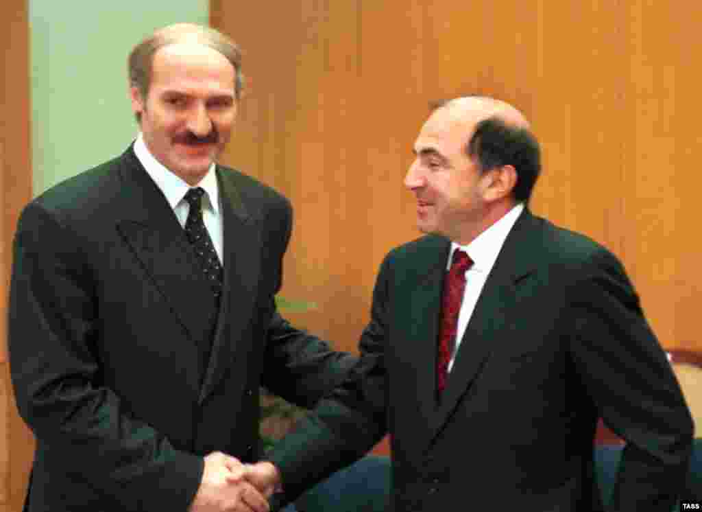 Boris Berezovsky (right) with Belarusian President Alyaksandr Lukashenka in Minsk on May 8, 1998.