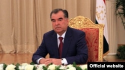 Tajik President Emomali Rahmon's campaign team apparently draws its inspiration from the leaders of Ukraine and Russia. 